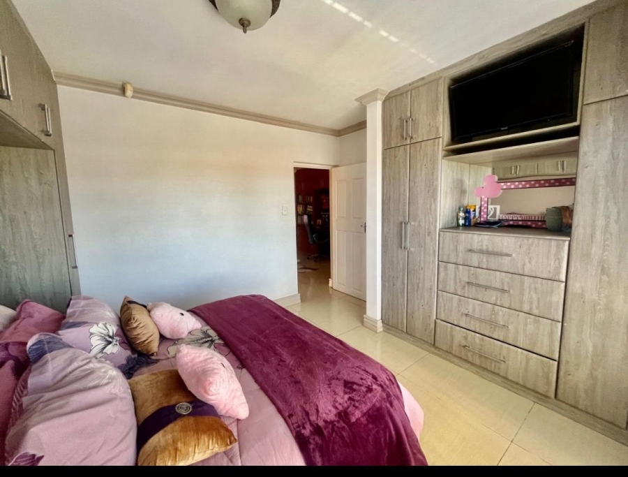 5 Bedroom Property for Sale in Roylglen Gardens Northern Cape